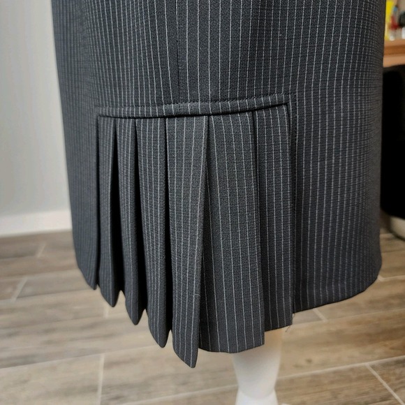 Tahari ASL 2pc Jacket + Skirt Suit Womens 4 Black Pinstripe Pleated Career Exec - Picture 9 of 16